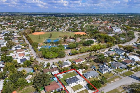 Villa ou maison à vendre à Miami, Floride: 4 chambres, 115.57 m2 № 2056557 - photo 6