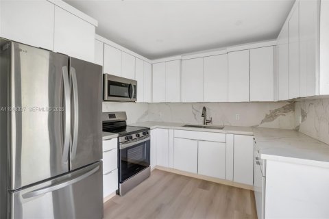 Villa ou maison à vendre à Miami, Floride: 4 chambres, 115.57 m2 № 2056557 - photo 13