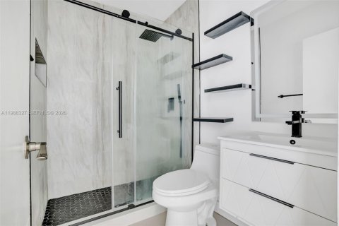 Villa ou maison à vendre à Miami, Floride: 4 chambres, 115.57 m2 № 2056557 - photo 16