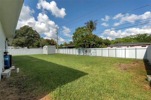 Villa ou maison à vendre à Miami, Floride: 4 chambres, 115.57 m2 № 2056557 - photo 25