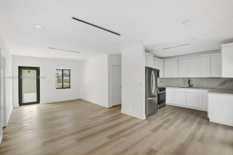 Villa ou maison à vendre à Miami, Floride: 4 chambres, 115.57 m2 № 2056557 - photo 11