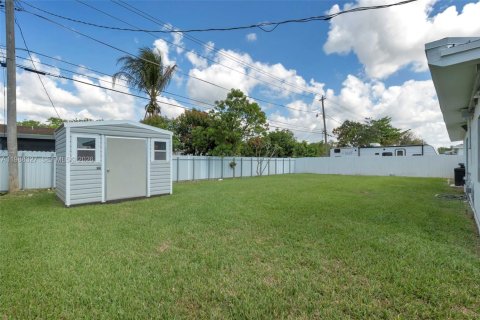 Villa ou maison à vendre à Miami, Floride: 4 chambres, 115.57 m2 № 2056557 - photo 26