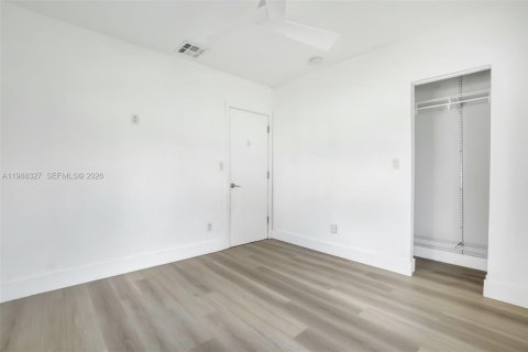 Villa ou maison à vendre à Miami, Floride: 4 chambres, 115.57 m2 № 2056557 - photo 17