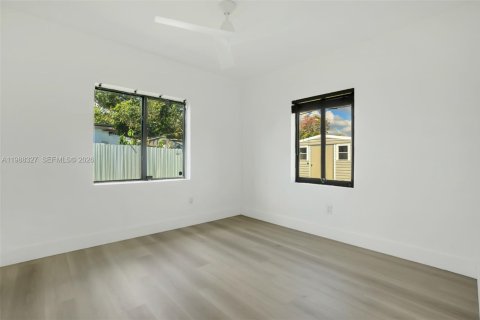 Villa ou maison à vendre à Miami, Floride: 4 chambres, 115.57 m2 № 2056557 - photo 18
