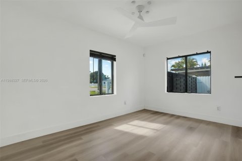 Villa ou maison à vendre à Miami, Floride: 4 chambres, 115.57 m2 № 2056557 - photo 19