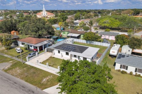 Villa ou maison à vendre à Miami, Floride: 4 chambres, 115.57 m2 № 2056557 - photo 3