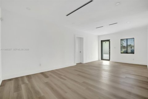 Villa ou maison à vendre à Miami, Floride: 4 chambres, 115.57 m2 № 2056557 - photo 7