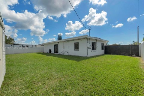 Villa ou maison à vendre à Miami, Floride: 4 chambres, 115.57 m2 № 2056557 - photo 27