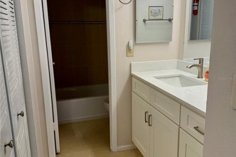 Condo in Madeira Beach, Florida, 1 bedroom  № 1735265 - photo 29