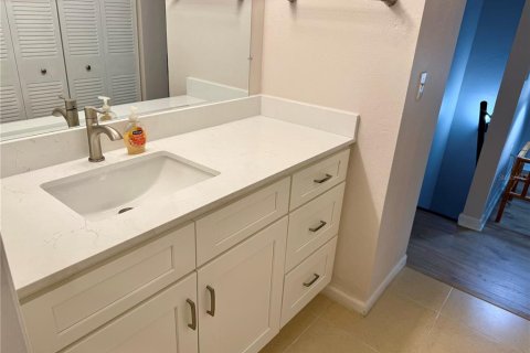 Condo in Madeira Beach, Florida, 1 bedroom  № 1735265 - photo 27