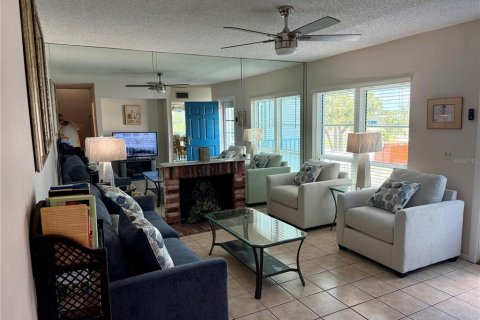 Condo in Madeira Beach, Florida, 1 bedroom  № 1735265 - photo 7