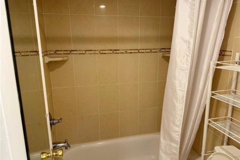 Condo in Madeira Beach, Florida, 1 bedroom  № 1735265 - photo 30