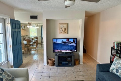 Condo in Madeira Beach, Florida, 1 bedroom  № 1735265 - photo 6