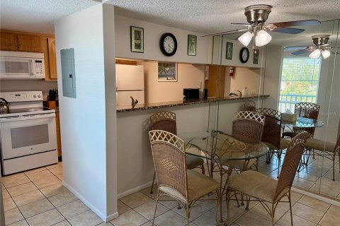 Condo in Madeira Beach, Florida, 1 bedroom  № 1735265 - photo 8