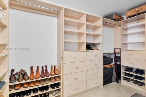 Condominio en venta en Sunny Isles Beach, Florida, 2 dormitorios, 169.08 m2 № 1984238 - foto 16