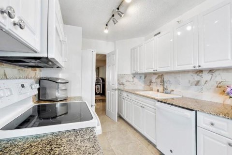 Condominio en venta en Sunny Isles Beach, Florida, 2 dormitorios, 169.08 m2 № 1984238 - foto 30