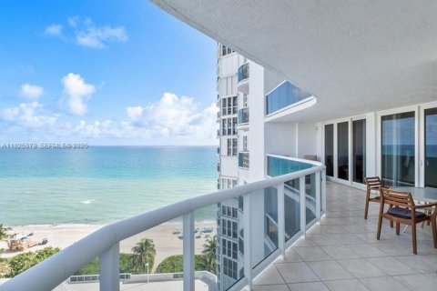 Condominio en venta en Sunny Isles Beach, Florida, 2 dormitorios, 169.08 m2 № 1984238 - foto 2