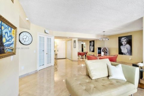 Condominio en venta en Sunny Isles Beach, Florida, 2 dormitorios, 169.08 m2 № 1984238 - foto 24