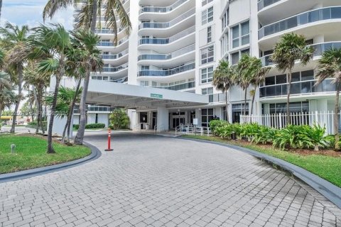 Condominio en venta en Sunny Isles Beach, Florida, 2 dormitorios, 169.08 m2 № 1984238 - foto 9