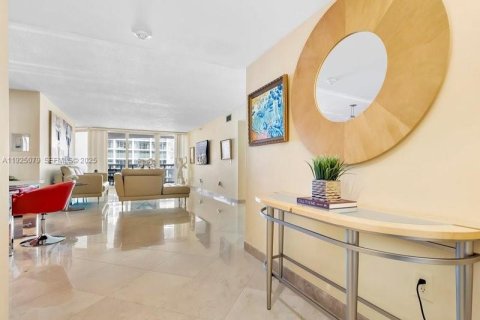 Condominio en venta en Sunny Isles Beach, Florida, 2 dormitorios, 169.08 m2 № 1984238 - foto 19