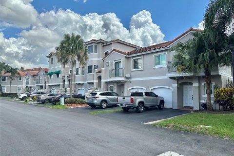 Townhouse in Sunrise, Florida 4 bedrooms, 168.34 sq.m. № 1929076 - photo 2