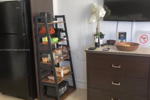 Купить кондоминиум в Санни-Айлс-Бич, Флорида 34.37м2, № 1957374 - фото 13