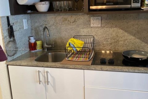 Купить кондоминиум в Санни-Айлс-Бич, Флорида 34.37м2, № 1957374 - фото 12