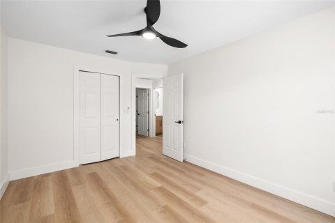 House in Land O' Lakes, Florida 4 bedrooms, 176.51 sq.m. № 2150201 - photo 26