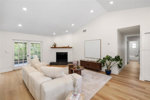House in Land O' Lakes, Florida 4 bedrooms, 176.51 sq.m. № 2150201 - photo 16