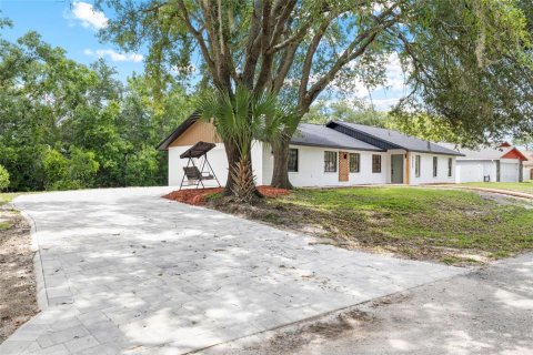 House in Land O' Lakes, Florida 4 bedrooms, 176.51 sq.m. № 2150201 - photo 3