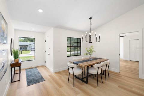 House in Land O' Lakes, Florida 4 bedrooms, 176.51 sq.m. № 2150201 - photo 6