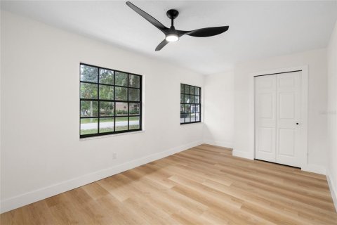 House in Land O' Lakes, Florida 4 bedrooms, 176.51 sq.m. № 2150201 - photo 23