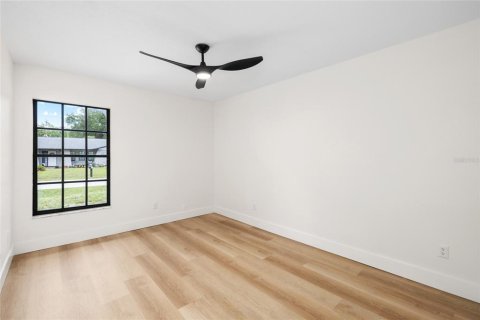 House in Land O' Lakes, Florida 4 bedrooms, 176.51 sq.m. № 2150201 - photo 24