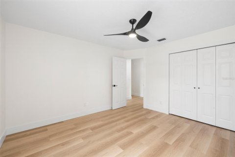 House in Land O' Lakes, Florida 4 bedrooms, 176.51 sq.m. № 2150201 - photo 28
