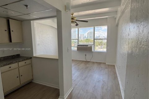 Copropriété à louer à Miami Beach, Floride: 1 chambre, 55.74 m2 № 1987479 - photo 2