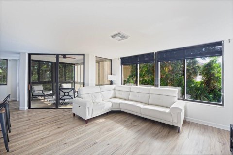 Condo in Stuart, Florida, 2 bedrooms  № 2082338 - photo 12