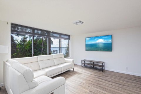 Condo in Stuart, Florida, 2 bedrooms  № 2082338 - photo 8