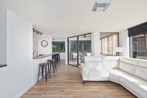 Condo in Stuart, Florida, 2 bedrooms  № 2082338 - photo 13