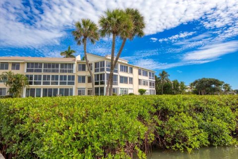 Condo in Stuart, Florida, 2 bedrooms  № 2082338 - photo 4