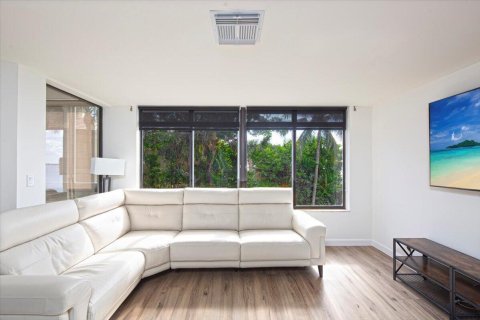 Condo in Stuart, Florida, 2 bedrooms  № 2082338 - photo 11