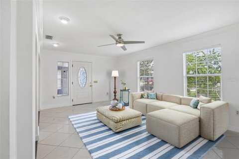 House in Pinellas Park, Florida 3 bedrooms, 124.49 sq.m. № 2201584 - photo 4