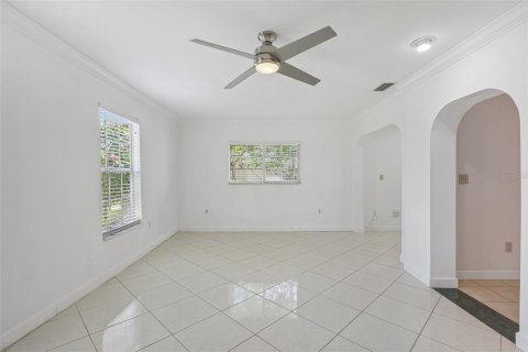 House in Pinellas Park, Florida 3 bedrooms, 124.49 sq.m. № 2201584 - photo 7
