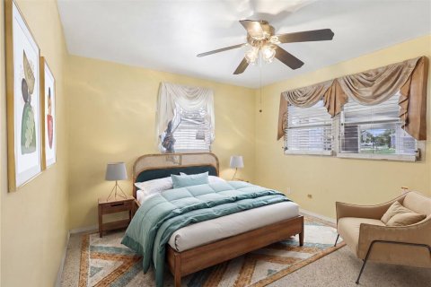 House in Pinellas Park, Florida 3 bedrooms, 124.49 sq.m. № 2201584 - photo 23