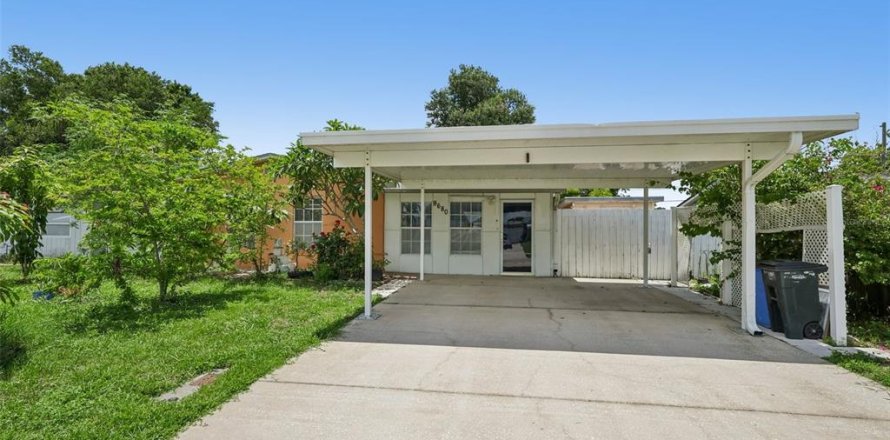 House in Pinellas Park, Florida 3 bedrooms, 124.49 sq.m. № 2201584