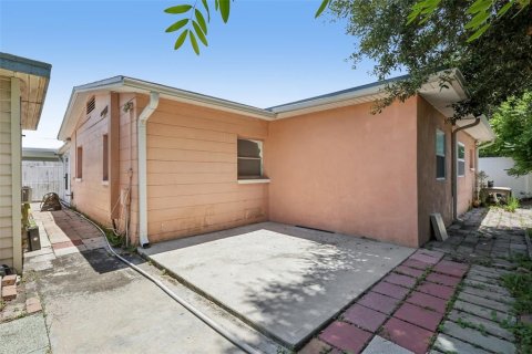 House in Pinellas Park, Florida 3 bedrooms, 124.49 sq.m. № 2201584 - photo 27