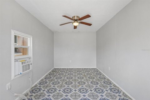 House in Pinellas Park, Florida 3 bedrooms, 124.49 sq.m. № 2201584 - photo 26