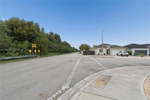 Terrain à vendre à Miami, Floride № 2047994 - photo 7