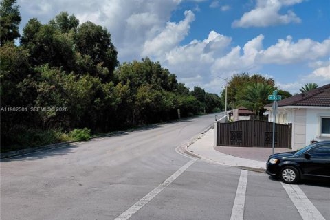 Terrain à vendre à Miami, Floride № 2047994 - photo 2