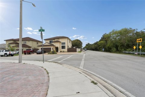 Terrain à vendre à Miami, Floride № 2047994 - photo 5