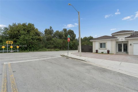 Terrain à vendre à Miami, Floride № 2047994 - photo 8